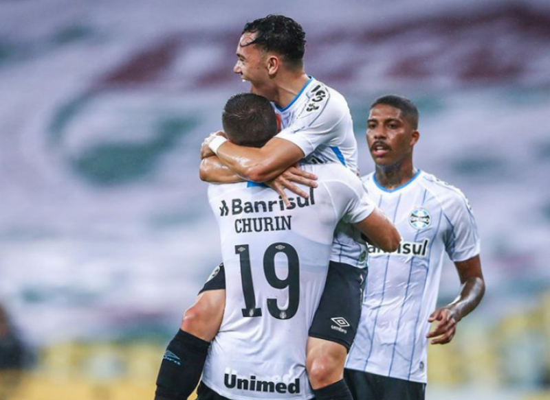 Grêmio ganha terceira seguida e encosta no G-6
