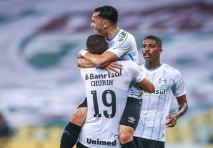 Grêmio ganha terceira seguida e encosta no G-6