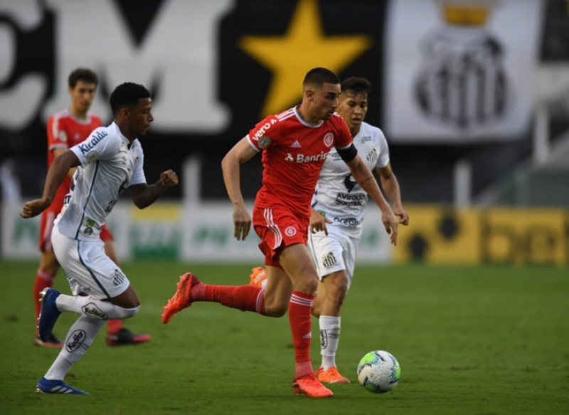 Internacional perde para o Santos