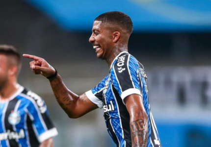 Grêmio goleia em casa e encosta de vez no G-6