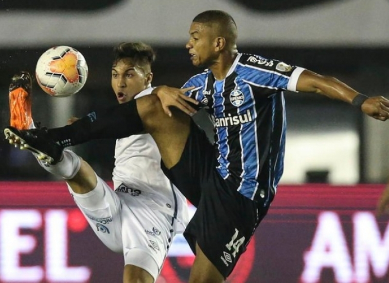 Com goleada na Vila Belmiro, Grêmio é eliminado da Libertadores