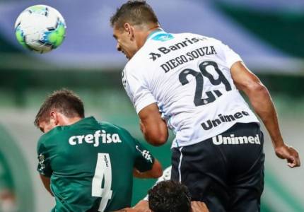 Grêmio empata com Palmeiras e entra no G-4