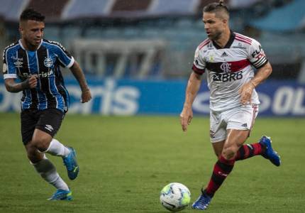 Grêmio leva virada  e perde a chance de entrar no G-4