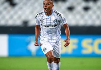 Grêmio goleia o rebaixado Botafogo e volta a vencer após sete jogos