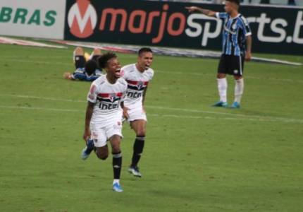 Grêmio leva virada e perde chance de entrar no G-4